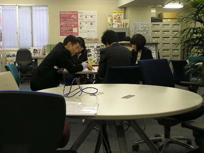 ビジネス支援図書館へ小出マネージャー出前!