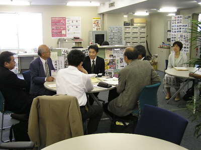 掲示板作業風景公開