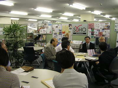 掲示板作業風景公開
