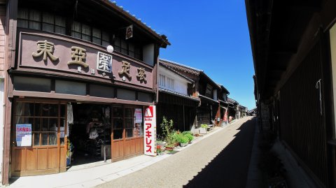 関宿は東西1.8kmにわたり旧東海道の宿場町遺構を残している