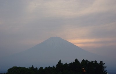夕闇の富士山