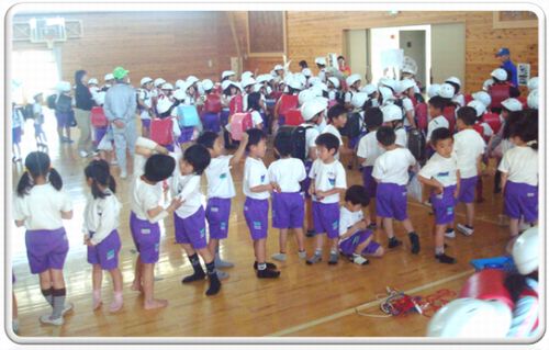 大須賀・大東地区小学校 移動児童館でリアル野球盤