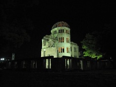 夜の平和記念公園