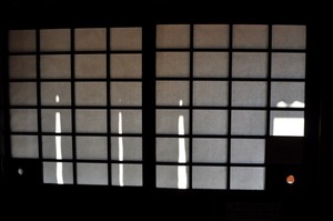 織る