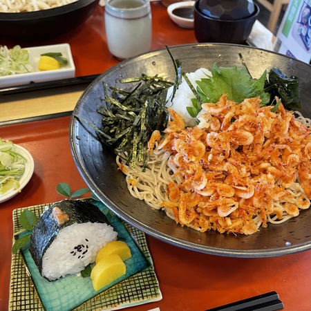 桜えび蕎麦の特盛は、たぶん3人前以上なぐらい 桜えび蕎麦の特盛は、たぶん3人前以上なぐらい