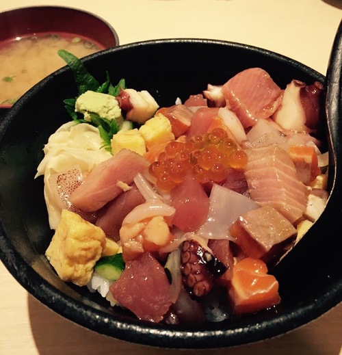 海鮮丼で元気をチャージ♪ 海鮮丼で元気をチャージ♪