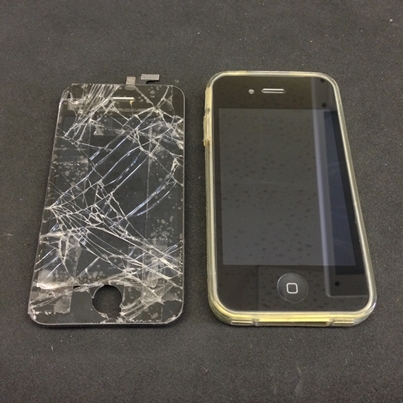 落下でフロント液晶画面のガラスが割れたiPhone4
