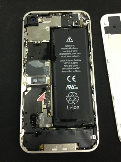 iPhone 4Sの水没修理：「洗濯してしまい電源が入らない」という症状