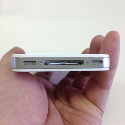 iPhone 4Sのドックコネクタ修理：「ドックコネクタが曲がってiPhoneの充電・接続ができない」