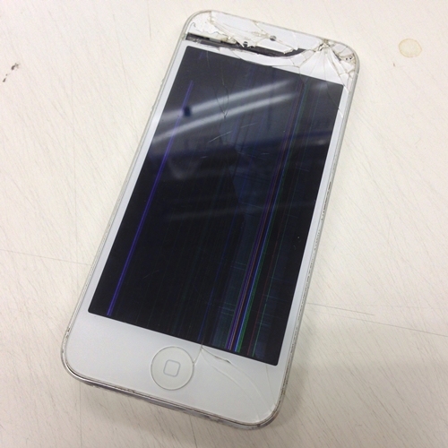 iPhone 5 落下して液晶表示に縦の縞模様が入り、画面のガラスが割れた状態