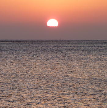 東シナ海へ沈む夕日