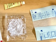 擦傷部位にラップ&オロナイン…閲覧要注意です❗️ 擦傷部位にラップ&オロナイン…閲覧要注意です❗️