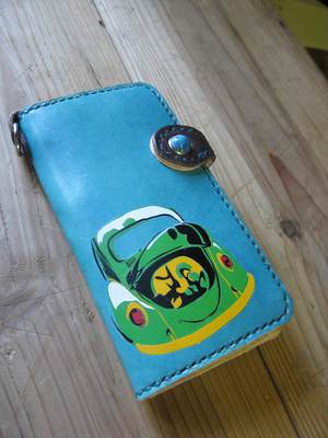 ビートルプリントの本革 i phoneカバー