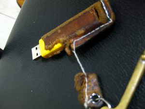 本革USBメモリーケース