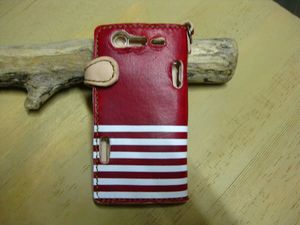 ボーダーのN-05D本革スマホカバー