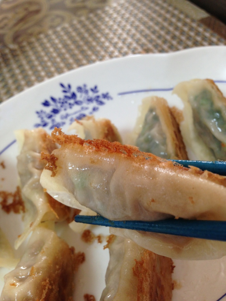 皮から作る水餃子と焼き餃子