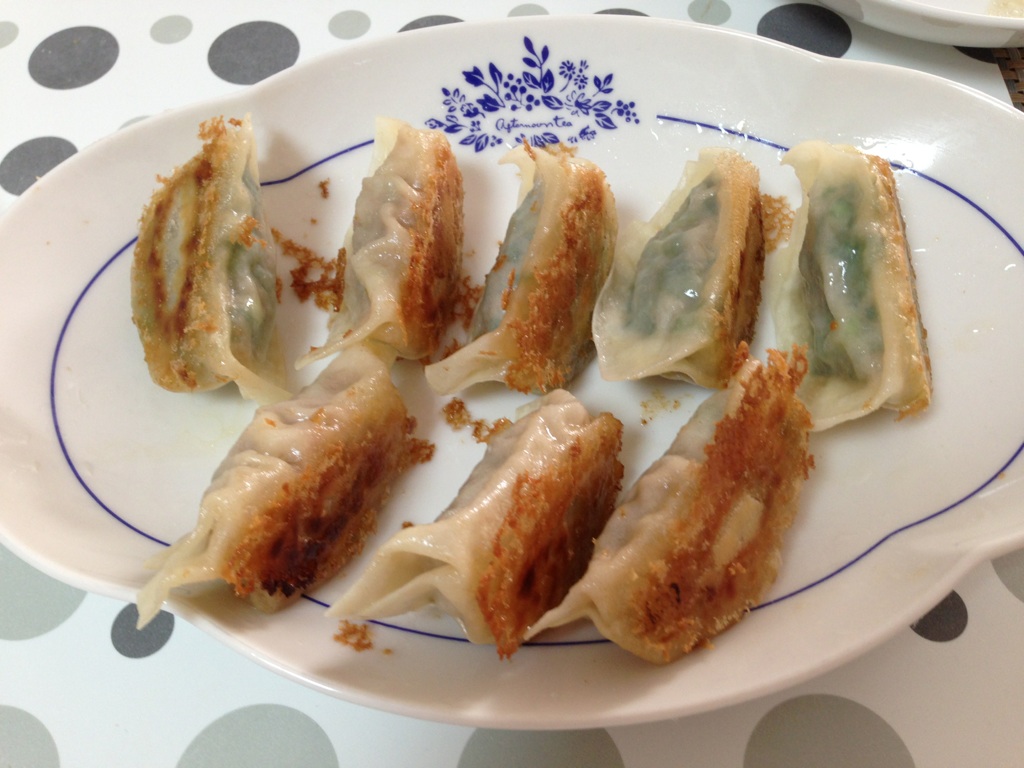 皮から作る水餃子と焼き餃子