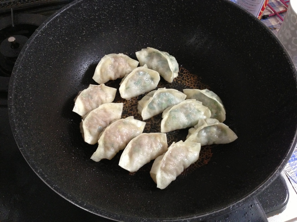皮から作る水餃子と焼き餃子