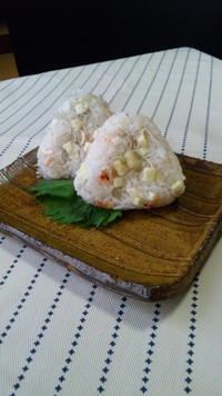 桜えびと釜揚げしらすと、チーズおにぎり