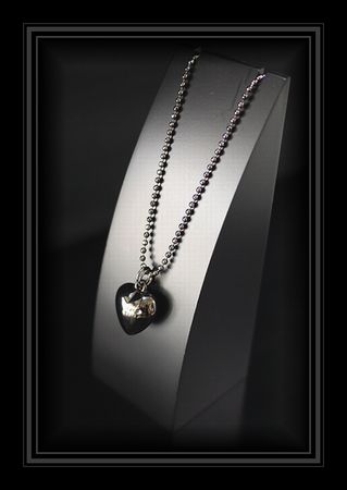 ロリアンblog「やっと入荷^^ 大人のブラックハート❤」