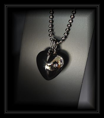ロリアンblog「やっと入荷^^ 大人のブラックハート❤」