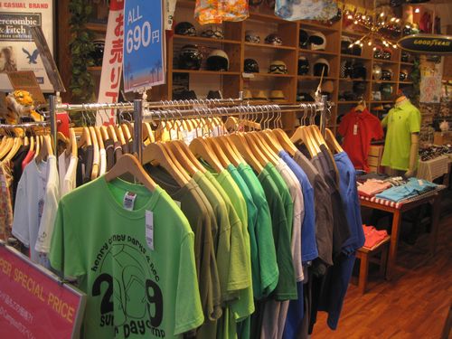 ALL 690YEN Tシャツコーナーが大好評!!