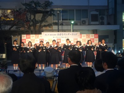 イルミネーション点灯式セレモニー 静岡英和女学院中学校・高等学校 音楽部の合唱 イルミネーション点灯式セレモニー 静岡英和女学院中学校・高等学校 音楽部の合唱
