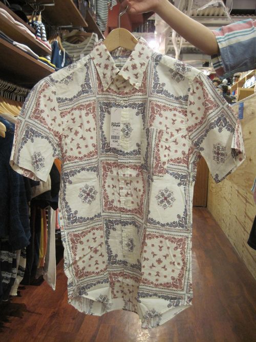 バンダナ柄シャツ