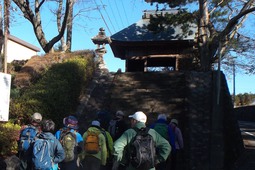 おはようハイキング『潮海寺古跡巡りと野猿 』