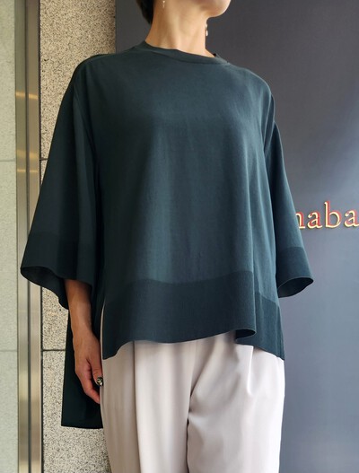 yoshie inaba 強撚コットン×サテンジョーゼットプルオーバー yoshie inaba 強撚コットン×サテンジョーゼットプルオーバー