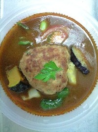 夏野菜ハンバーグカレー、始めました！