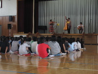 小学校での演奏