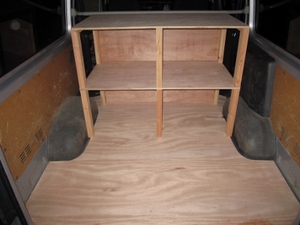 ワゴン車の床・棚作り。。。