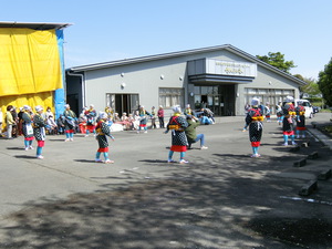 第六支部 　地元で踊りを披露