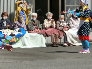 第六支部 　地元で踊りを披露