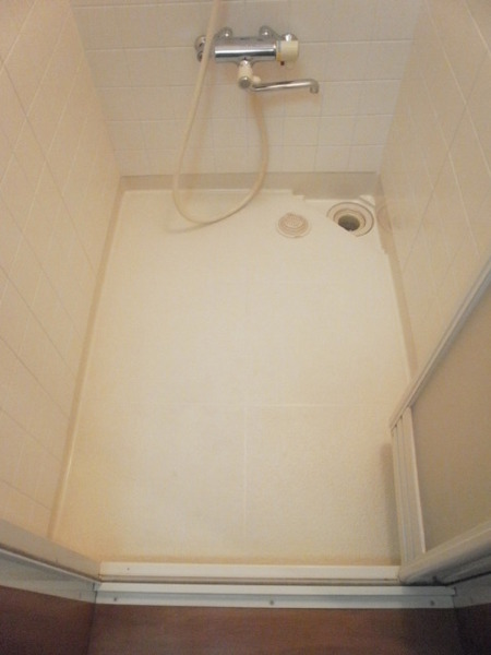 シャワー室の特に床