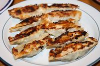 鉄のフライパンで焼き餃子