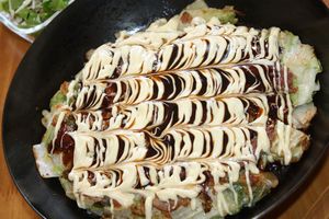 鉄のフライパンでお好み焼き