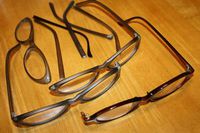 100円ショップの老眼鏡