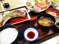 焼津さかなセンター『さかな大食堂 渚』さんでマグロのカマ煮定食を頂きました！