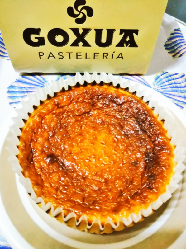 バスク地方のお菓子とバルの店「GOXUA（ゴシュア）」さんのバスクチーズケーキ