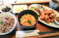 静岡伊勢丹4階「A! cchi chi （アッチッチ）」さんで大豆ミートの唐揚げ定食