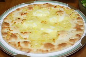 ニッポンハム 石窯工房 4種のチーズ クリスピーピザ