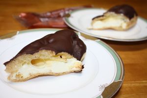 ヤマザキ 大きなエクレア