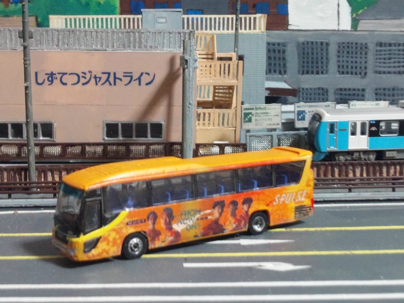 静岡ジオラマライフ バス編 バスコレ トミカを改造して制作した清水エスパルスラッピング高速バスの模型