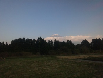 ♪頭を雲の上に出し〜♪