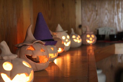 藤枝市陶芸センター スタッフぶろぐ ハロウィン 陶器のかぼちゃランタン作り教室 仮装で参加