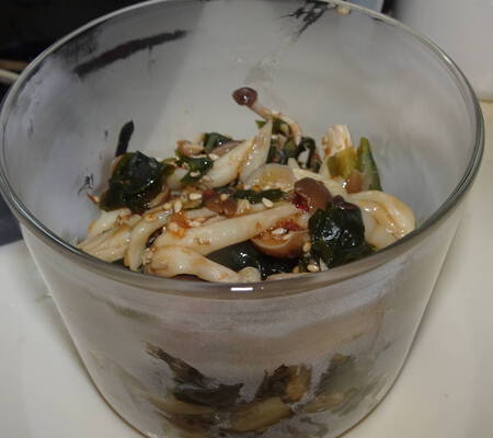 きのことワカメのレンジ胡麻和え