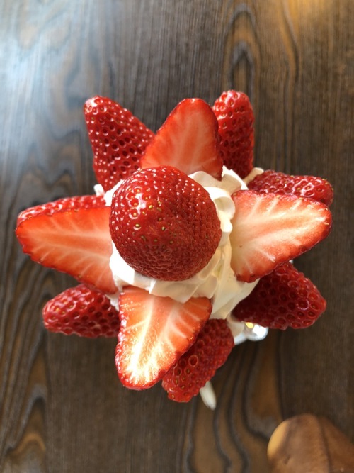 朝採れイチゴパフェ!(^^)!