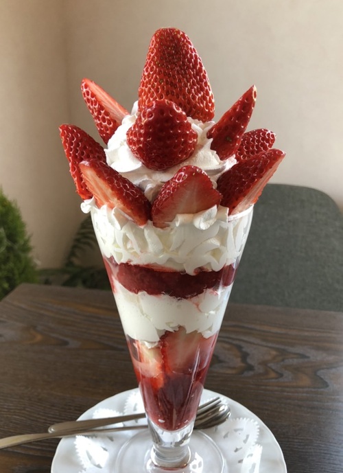 朝採れイチゴパフェ!(^^)!
